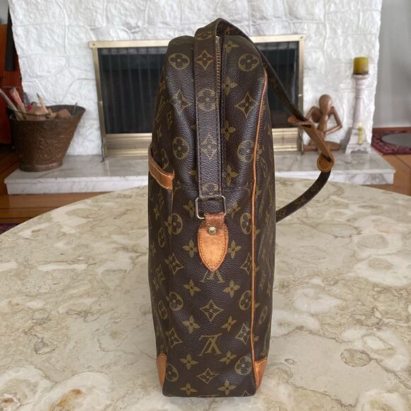 Authentic Louis Vuitton Monogram Danube GM Unisex Shoulder Crossbody Bag - Picture 6 of 16